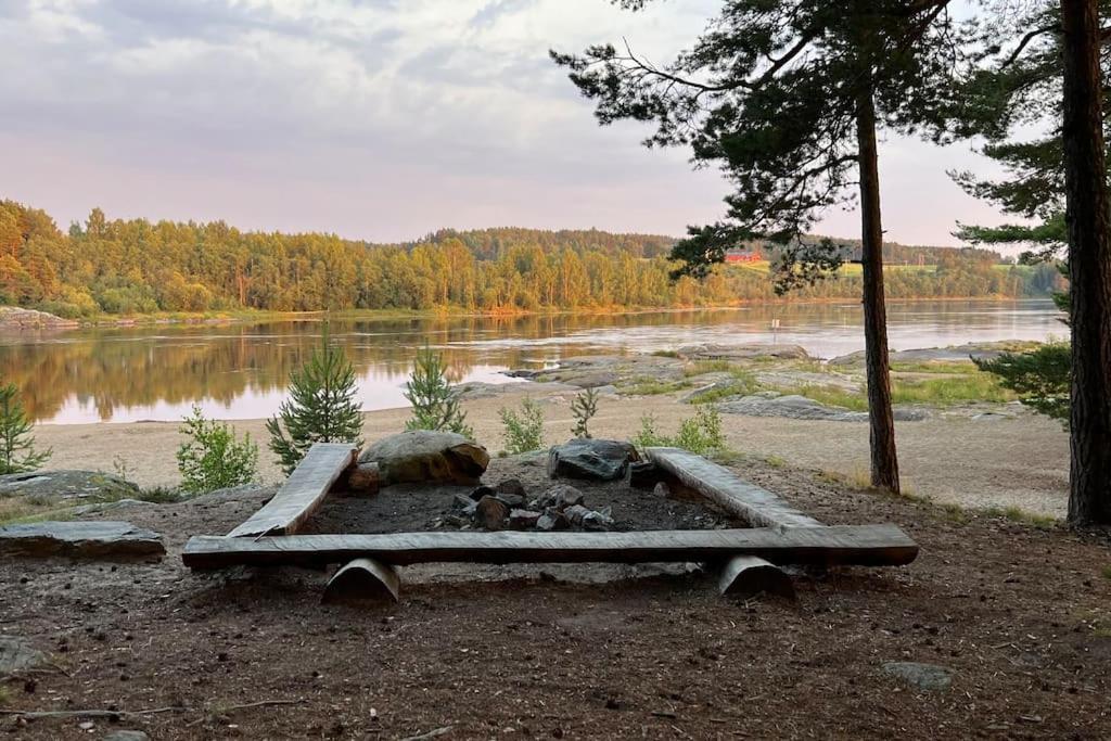 Attraktiv & Smart Funkishytte Pa Nes Strandhager. Årnes Esterno foto