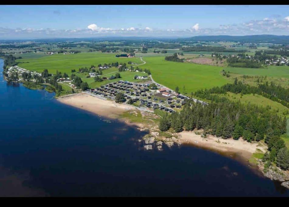 Attraktiv & Smart Funkishytte Pa Nes Strandhager. Årnes Esterno foto