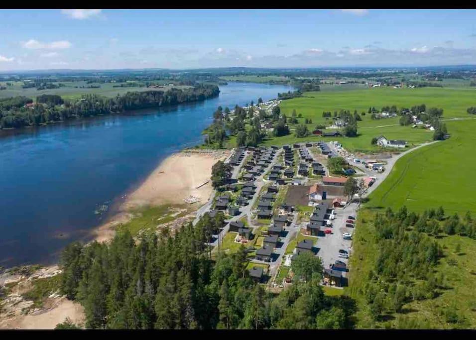 Attraktiv & Smart Funkishytte Pa Nes Strandhager. Årnes Esterno foto