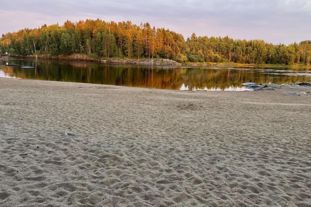 Attraktiv & Smart Funkishytte Pa Nes Strandhager. Årnes Esterno foto