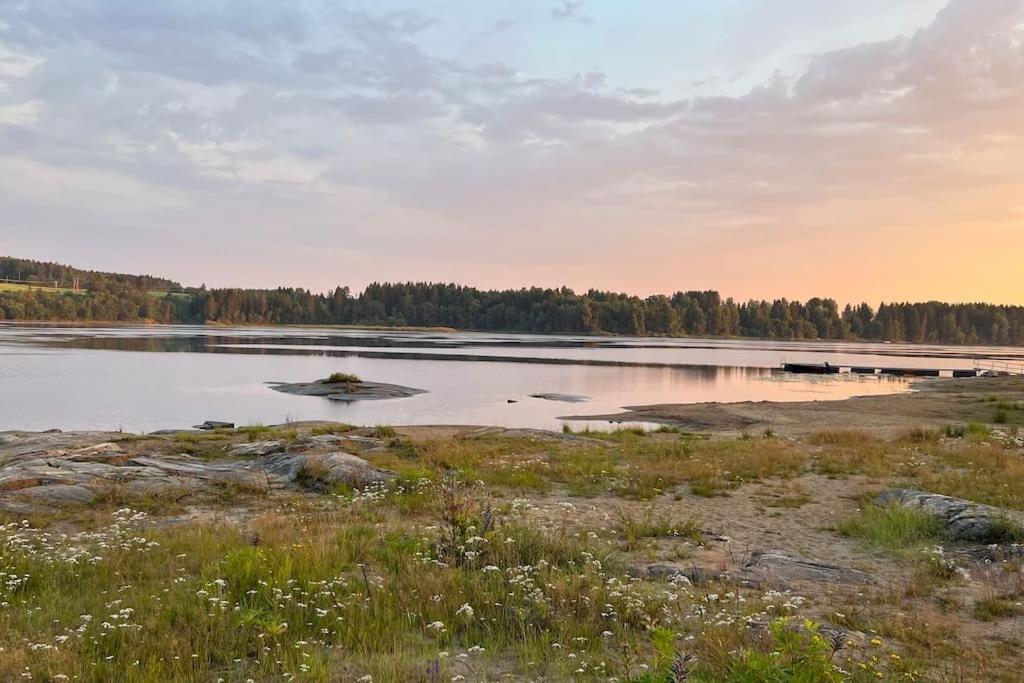 Attraktiv & Smart Funkishytte Pa Nes Strandhager. Årnes Esterno foto