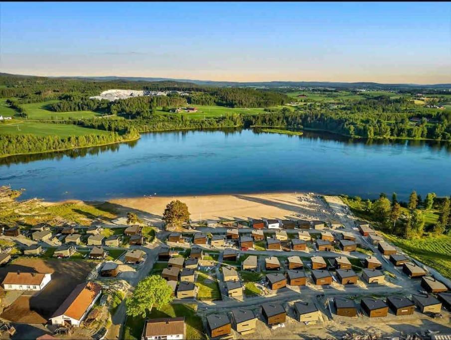 Attraktiv & Smart Funkishytte Pa Nes Strandhager. Årnes Esterno foto